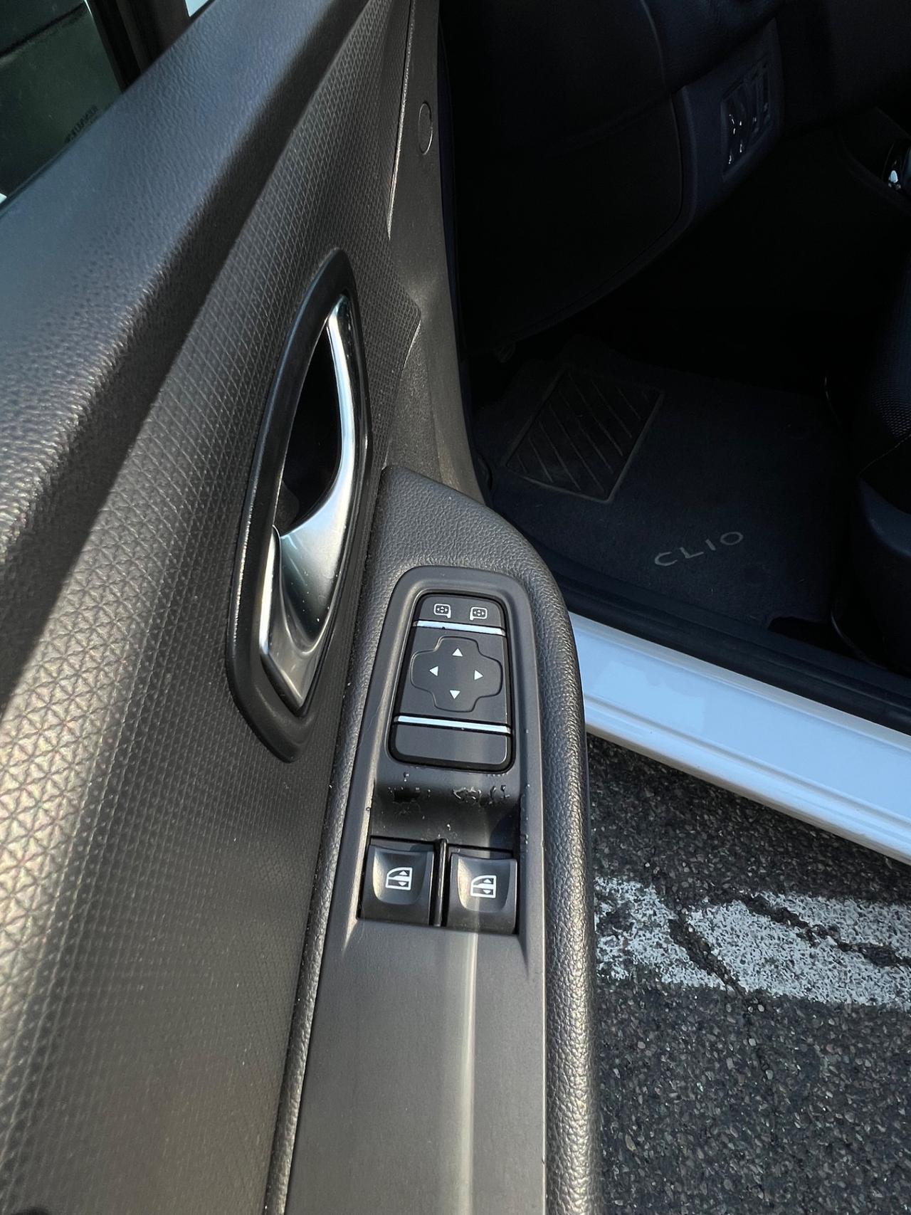 ADATTA PER NEOPATENTATI Renault Clio dCi 8V 75 CV Start&Stop 5 porte Energy Intens