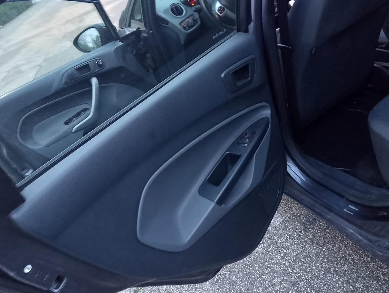 Ford Fiesta 1.6 TDCi 95 CV 5p. Titanium perfetto stato