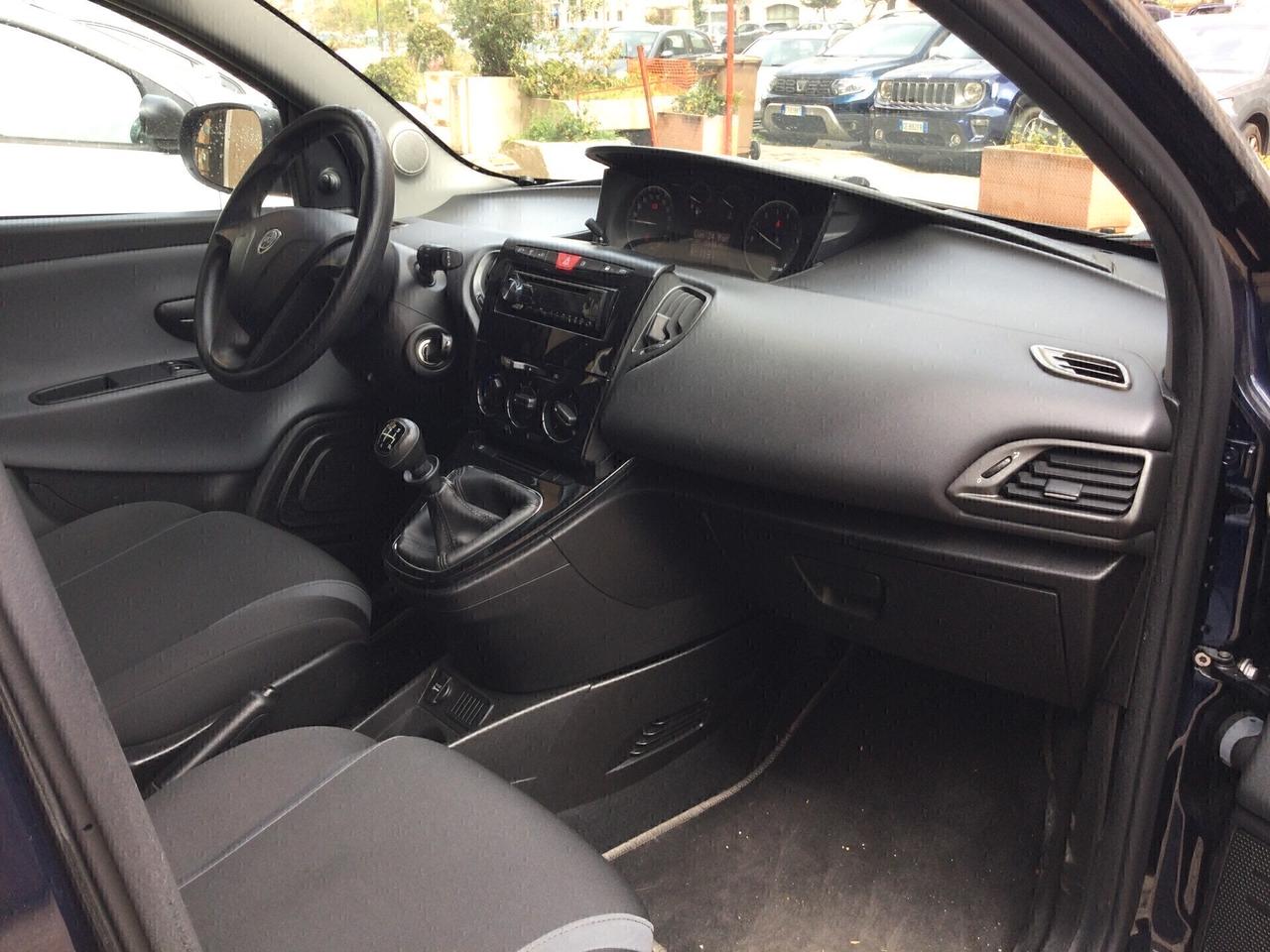 Lancia Ypsilon 1.2 69 CV 5 porte Silver