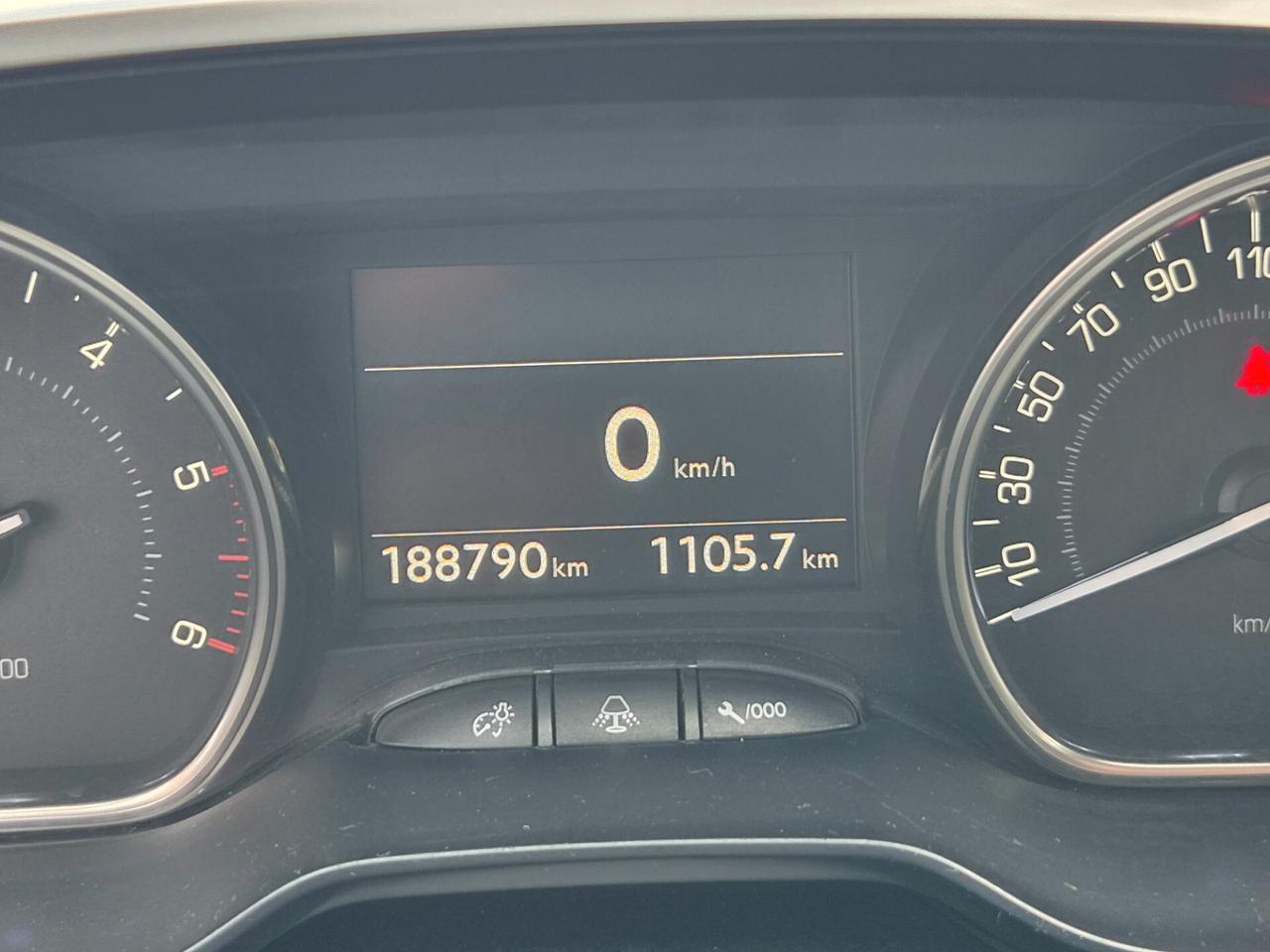 Peugeot 2008 BlueHDi 100 Black Matt