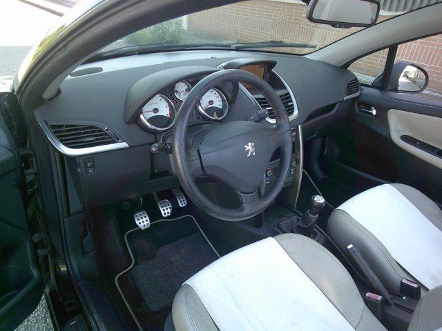 PEUGEOT 207 1.6 8V HDi 112CV CC Féline