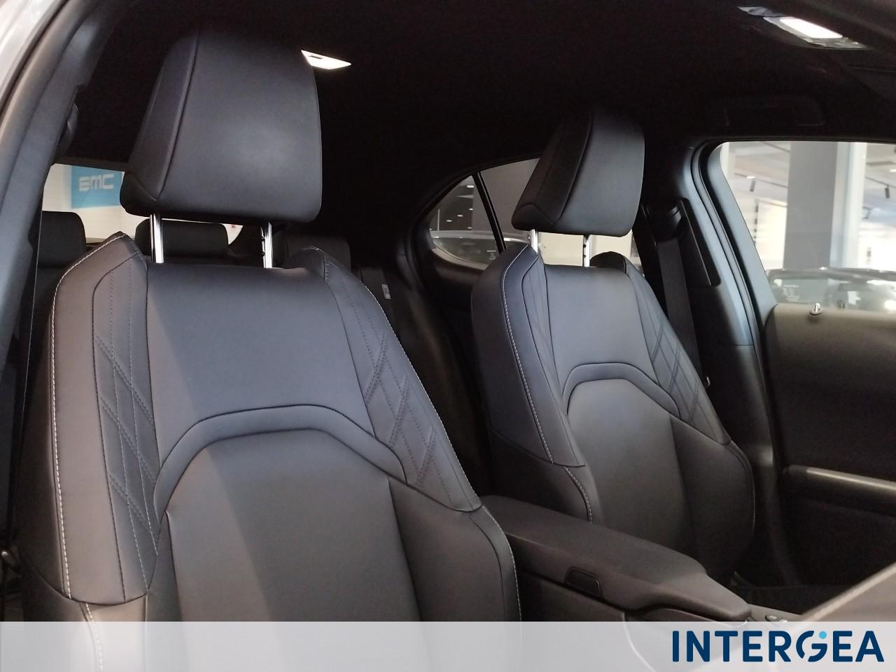 LEXUS UX 250h 2.0 Design 4wd cvt