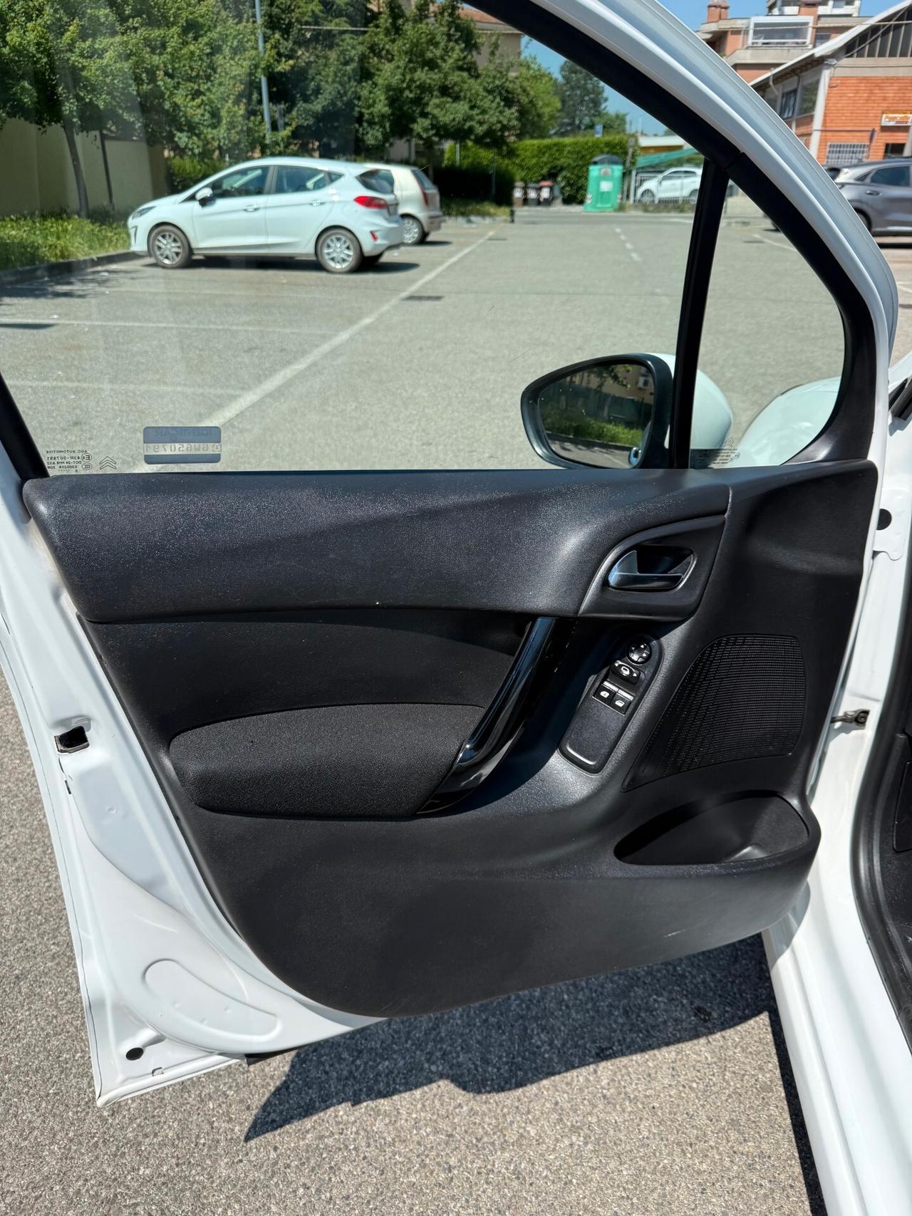 Citroen C3 1.2 - NEOPATENTATI - 12 MESI DI GARANZIA -