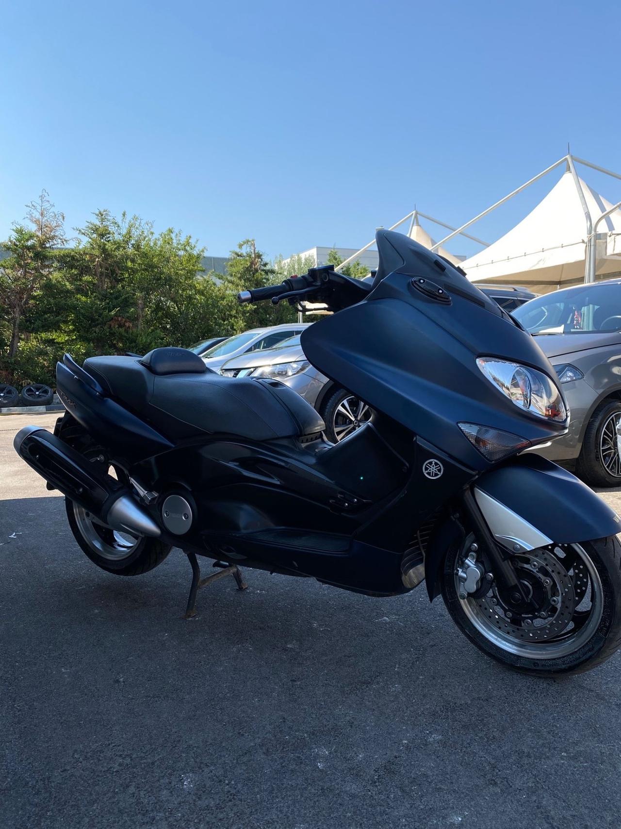T max black max