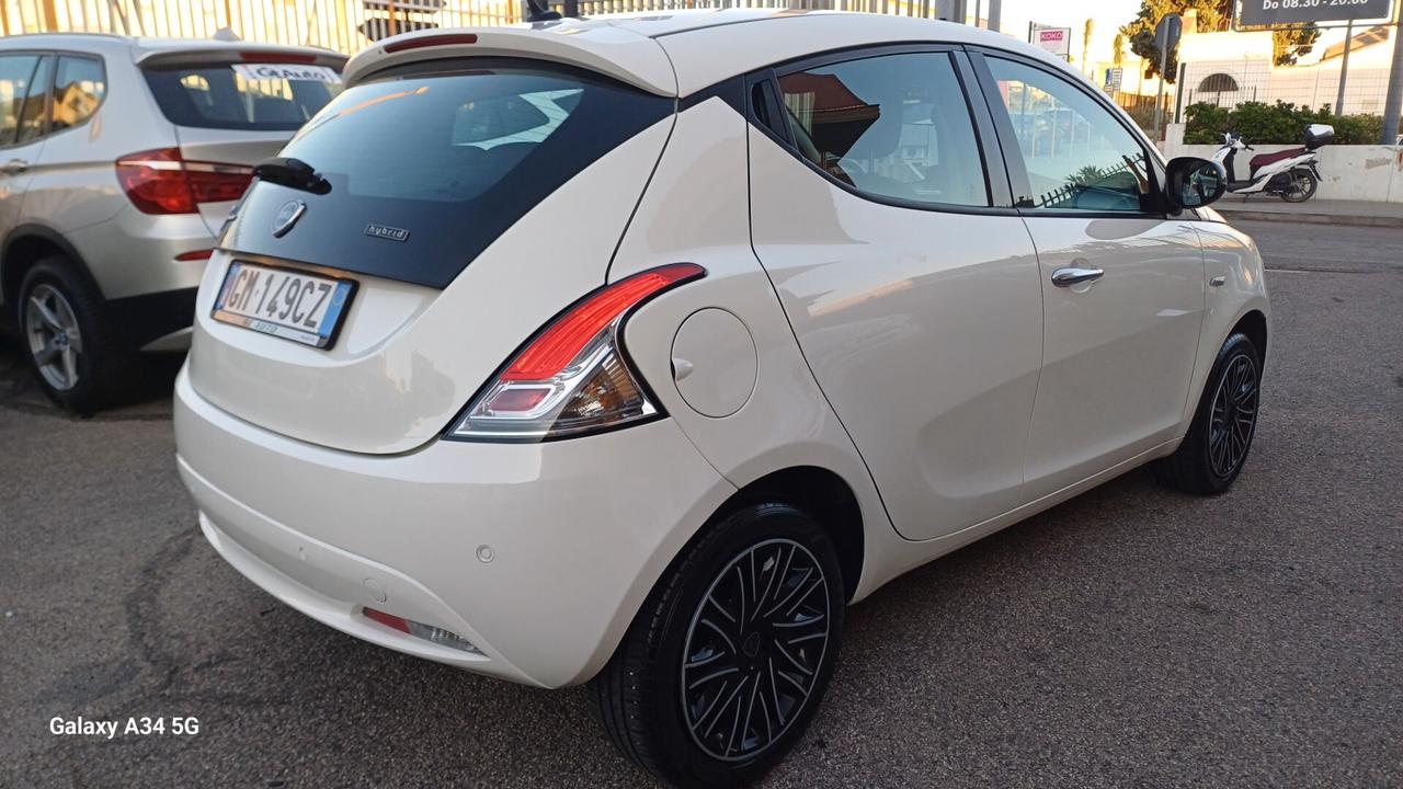 Lancia Ypsilon 1.0 FireFly 5 porte S&S Hybrid Gold Plus