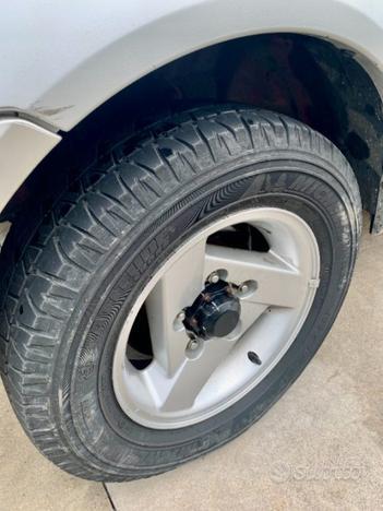 SUZUKI Jimny 1.3i 16V cat 4WD JLX