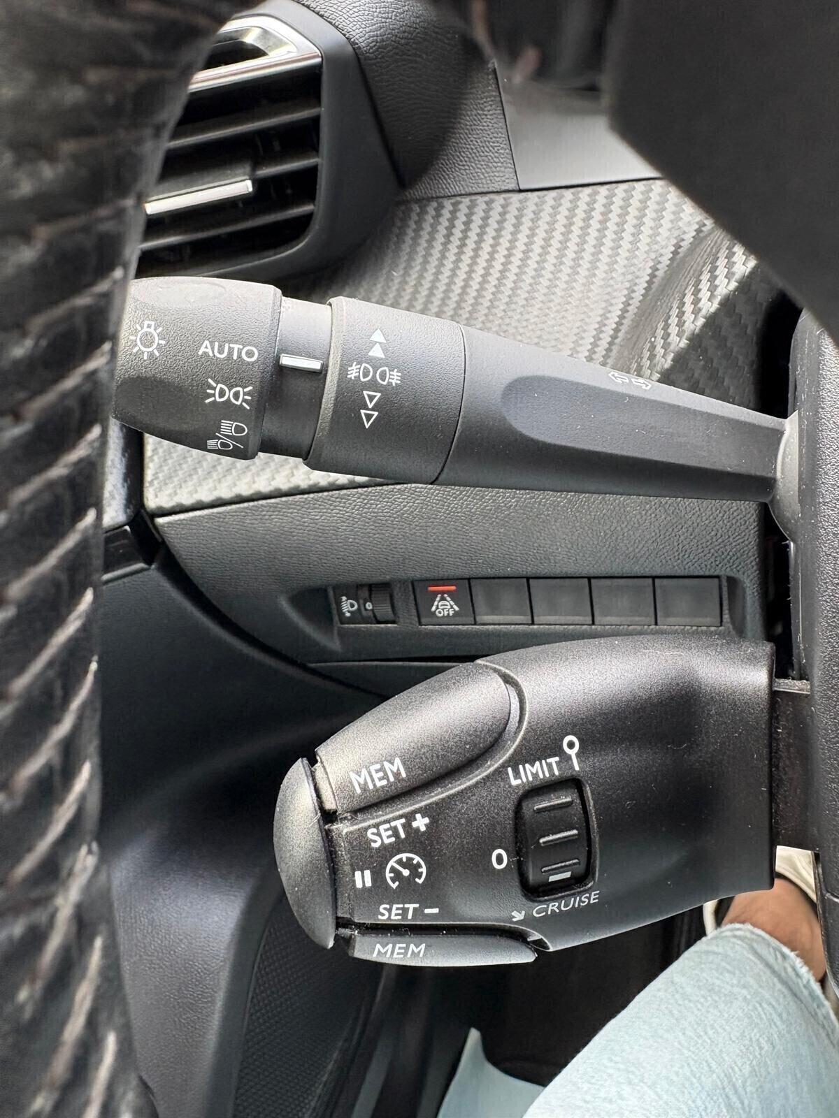 Peugeot 2008 BlueHDi 100 S&S Allure Navi Pack