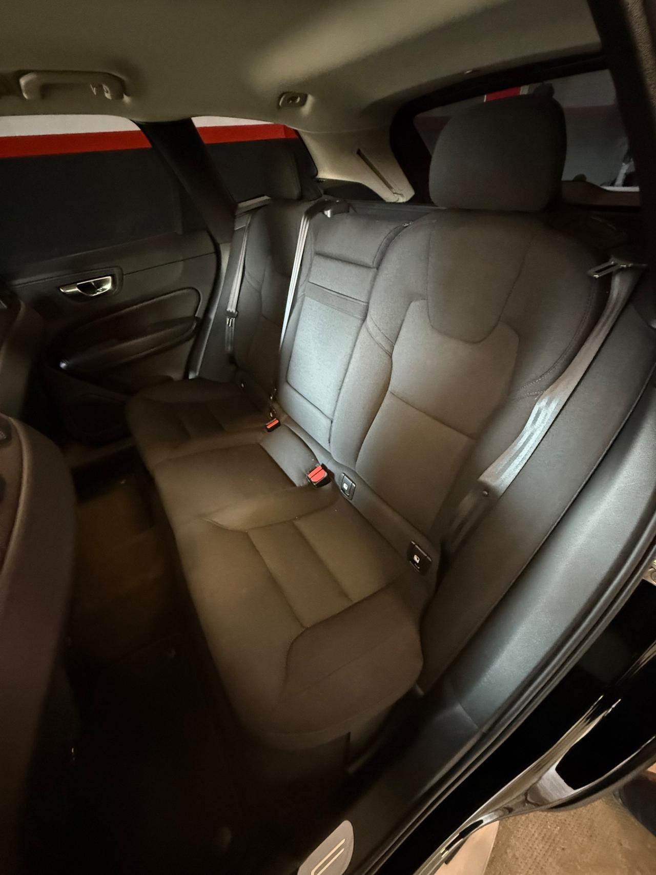 Volvo XC 60 XC60 B4 (d) AWD Geartronic Momentum Pro