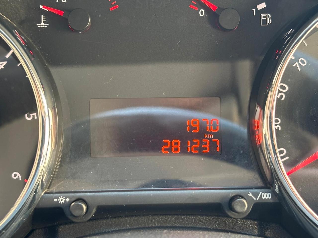 Peugeot 5008 1.6 HDi 115CV Business