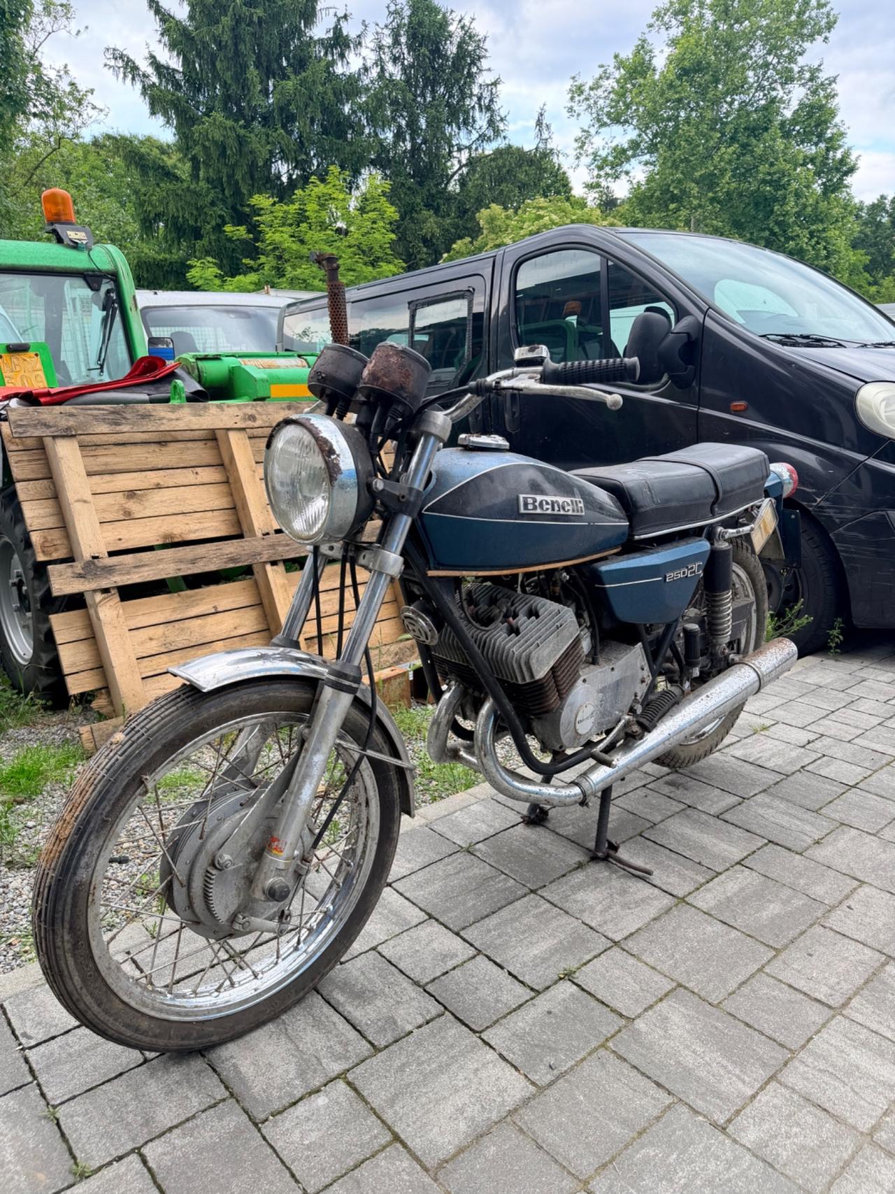 Benelli 2C 250