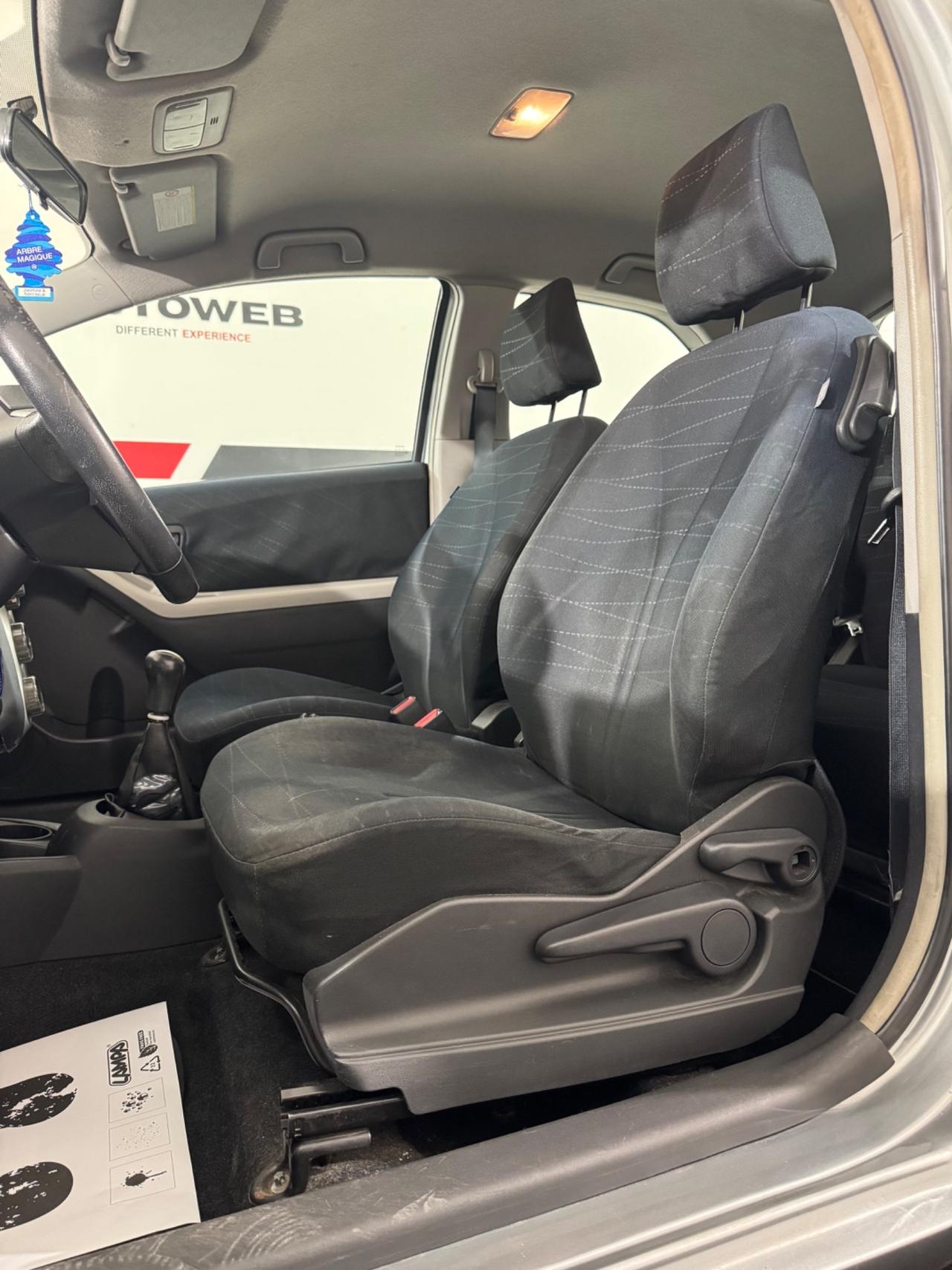 Toyota Yaris 1.0 3 porte Navi NEOPATENTATI - NAVIGATORE CON COLLEGAMENTO TELEFONO - GOMME NUOVE