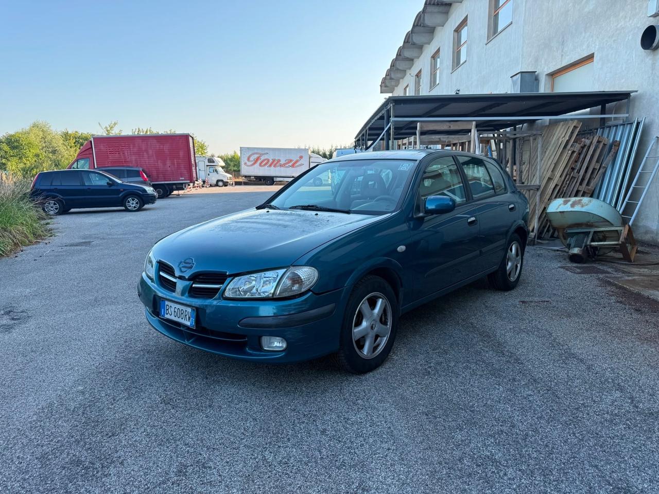 Nissan Almera Tino 1.5 benzina 2002 190.000km