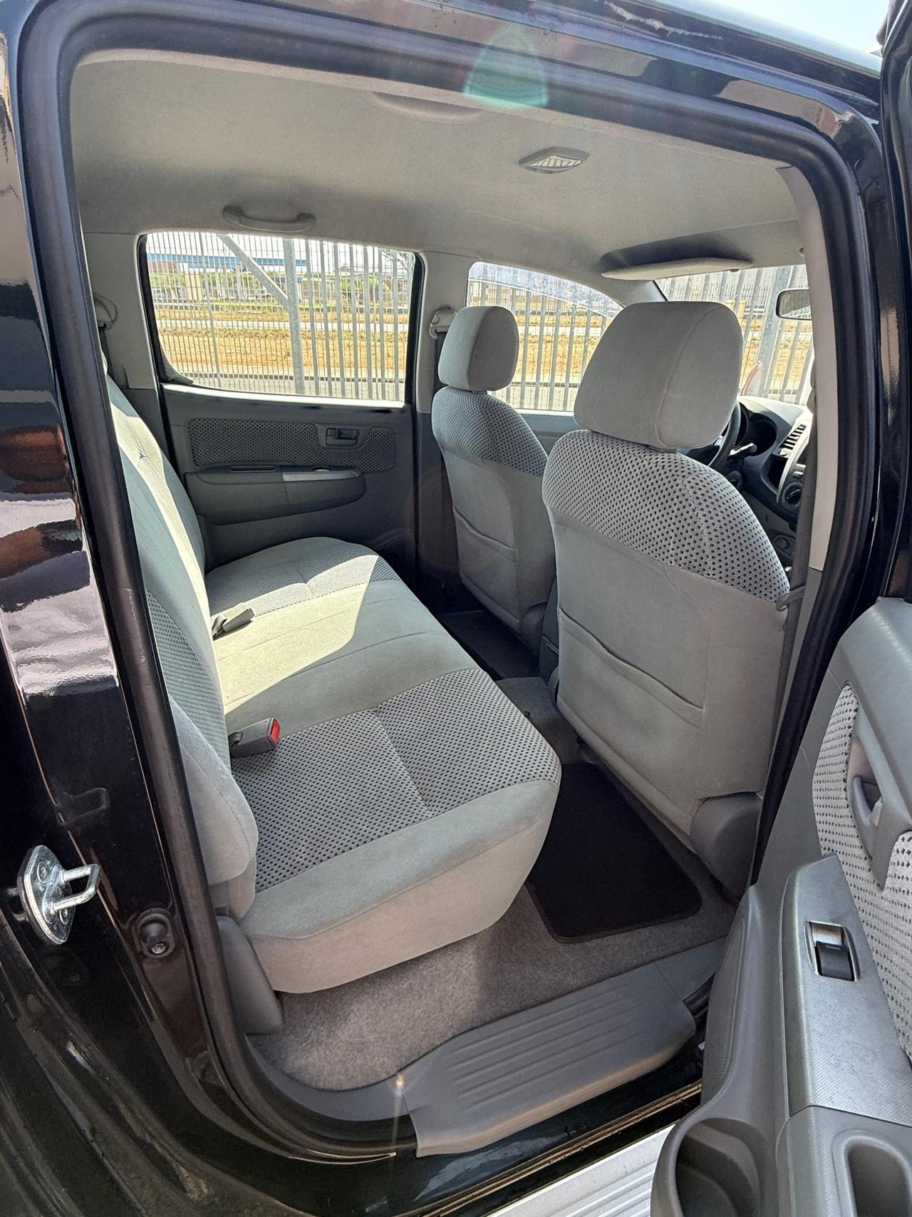 Toyota Hilux 3.0 D-4D 4WD 4p. Double Cab SR