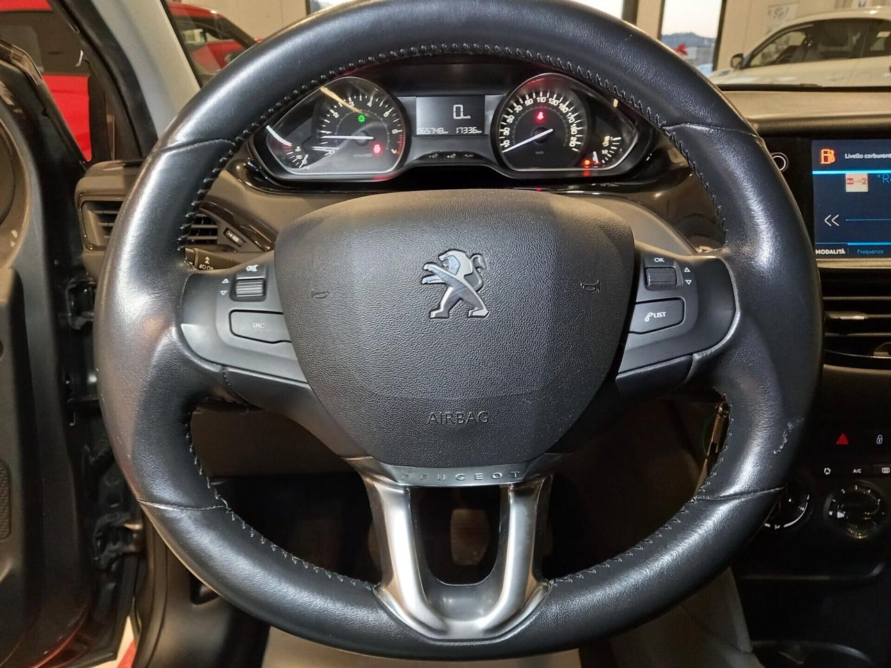 Peugeot 208 PureTech 82 5 porte Allure