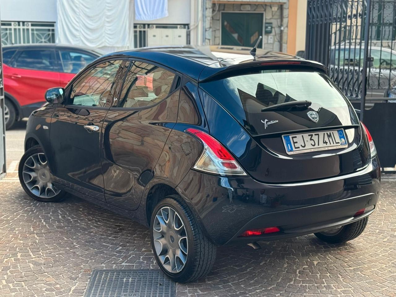 Lancia Ypsilon 0.9 TwinAir 85 CV 5 porte S&S Gold