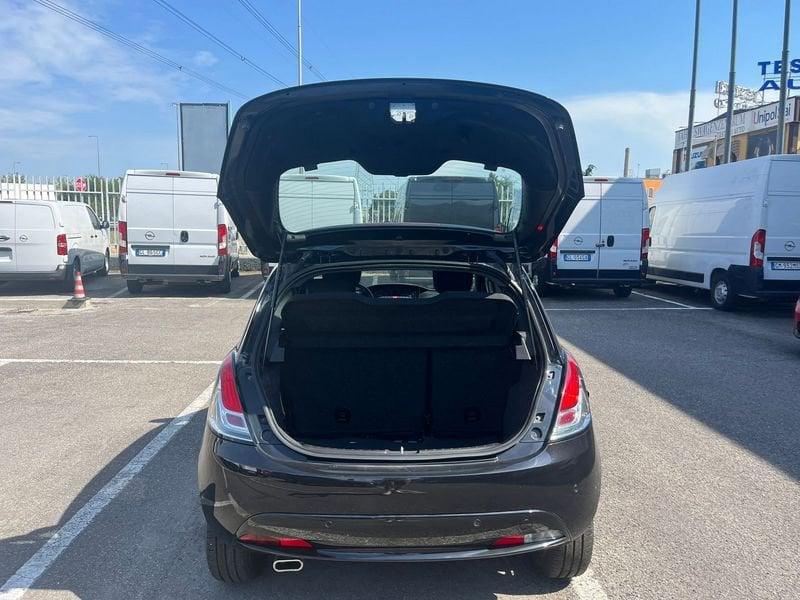 Lancia Ypsilon Ypsilon 1.0 FireFly 5 porte S&S Hybrid Platino