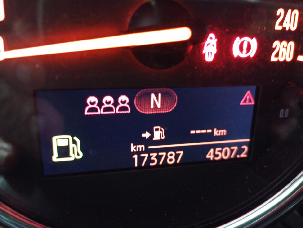 Mini Cooper D 1.5 5P