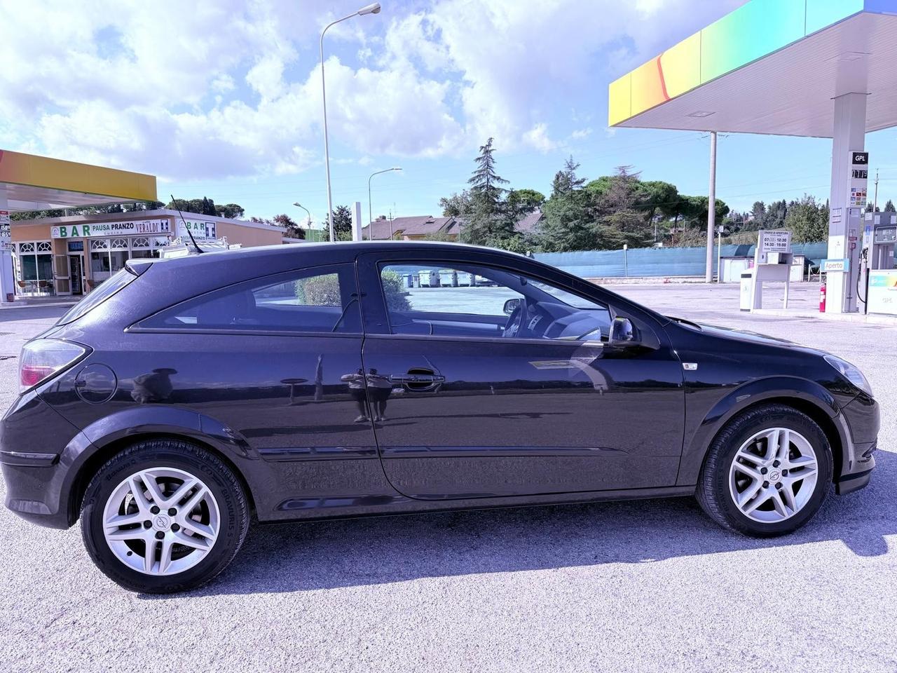 Opel Astra GTC 1.3 CDTI 3 porte Ok neopatentati