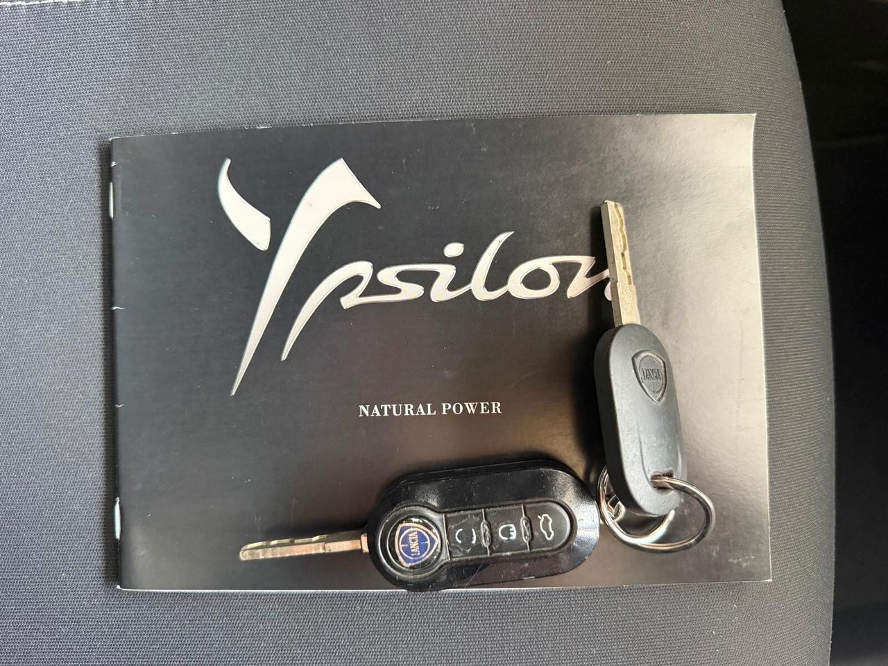 LANCIA YPSILON 0.9 METANO 2014 93.362 KM