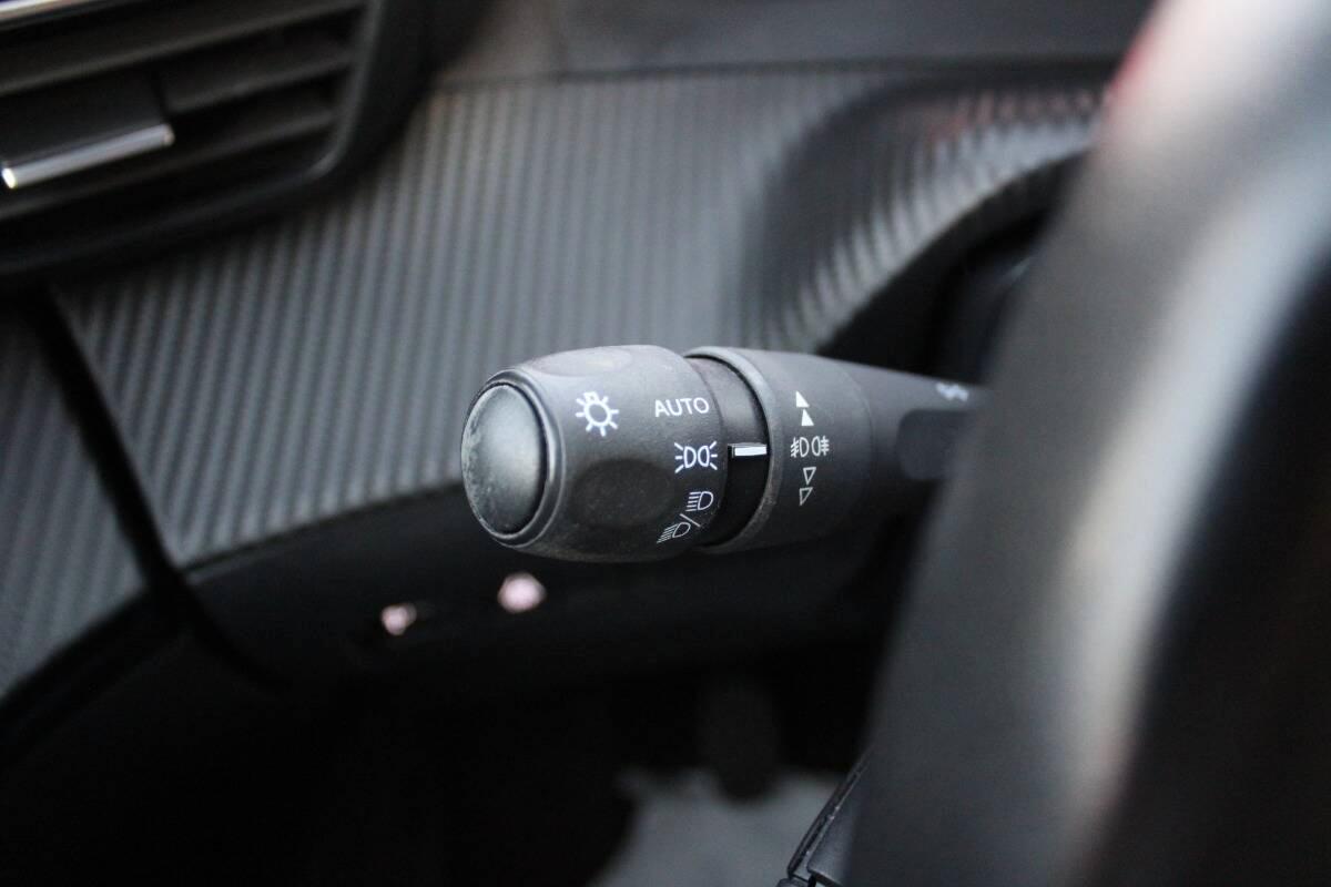 Peugeot 2008 1.2 puretech Active s&s 100cv Con NAVIGATORE