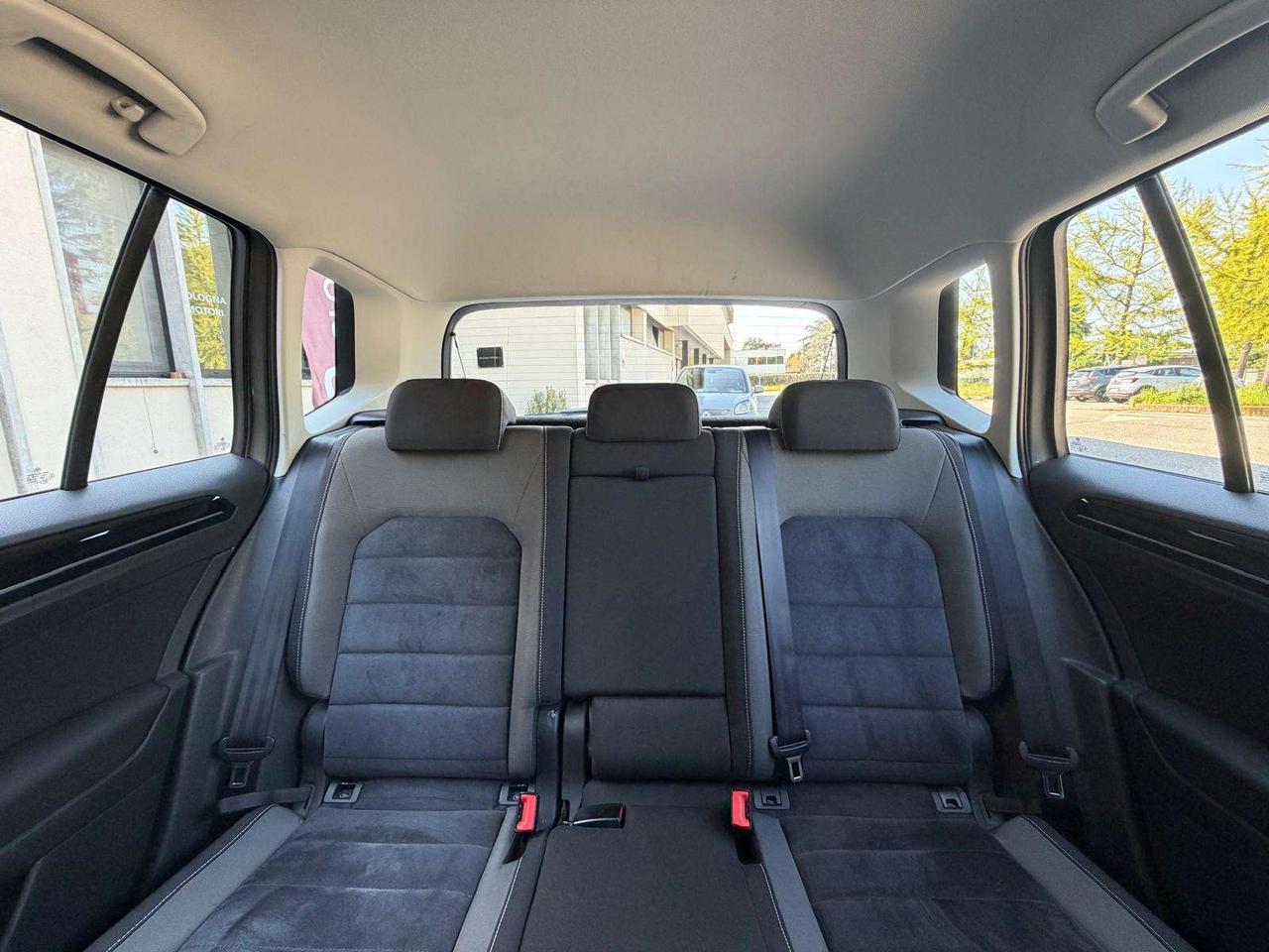 Volkswagen Golf HIGHLINE 110 CV DSG
