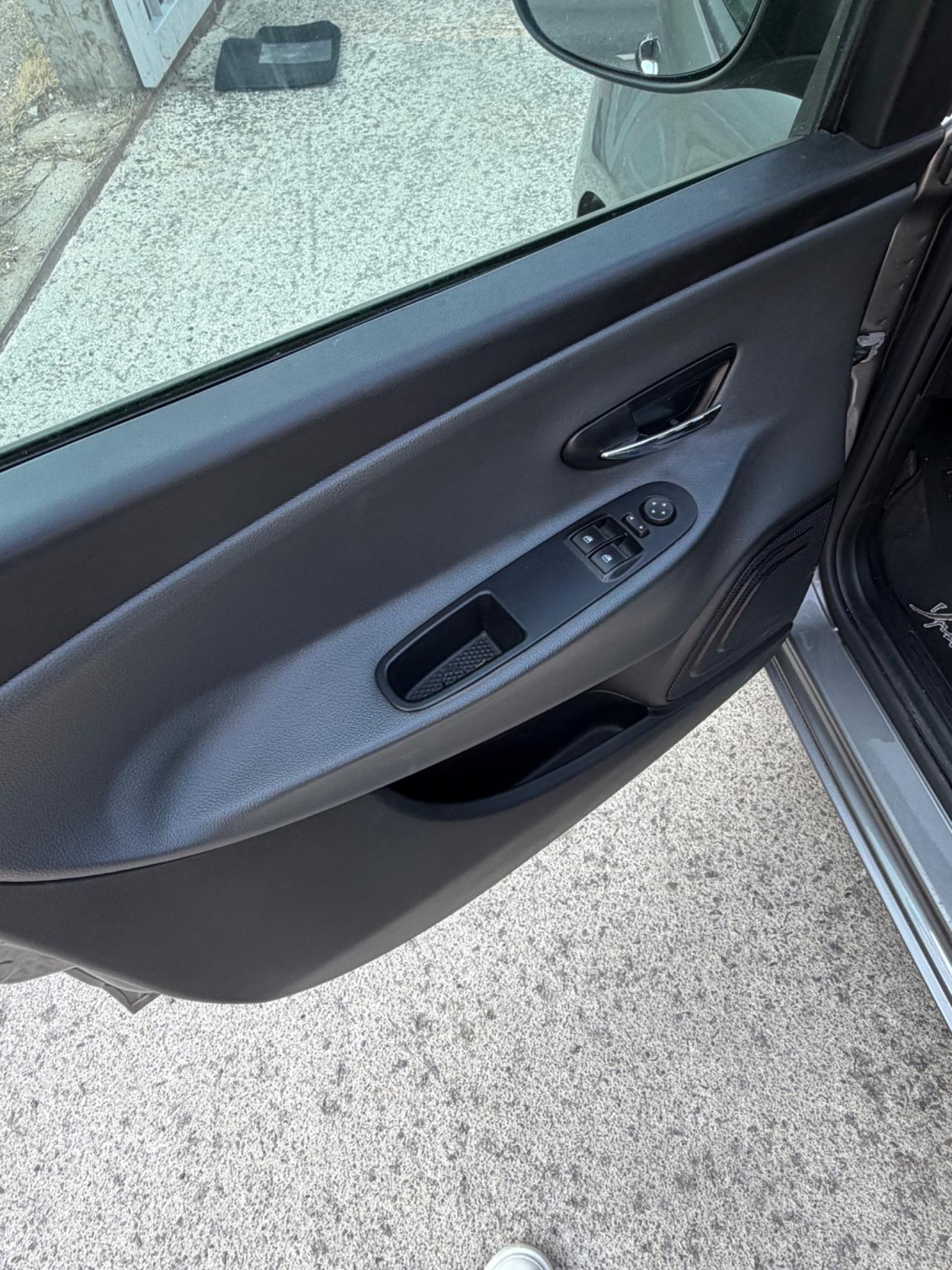 Lancia Ypsilon 1.2 69 CV 5 porte GPL Ecochic Platinum