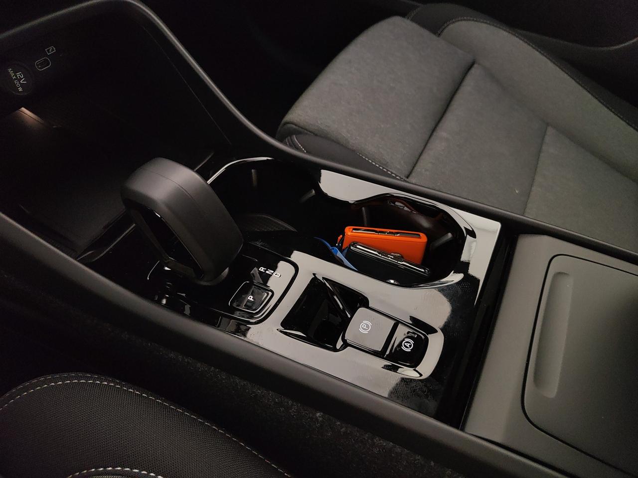 VOLVO XC40 2.0 b3 Plus Black Edition auto