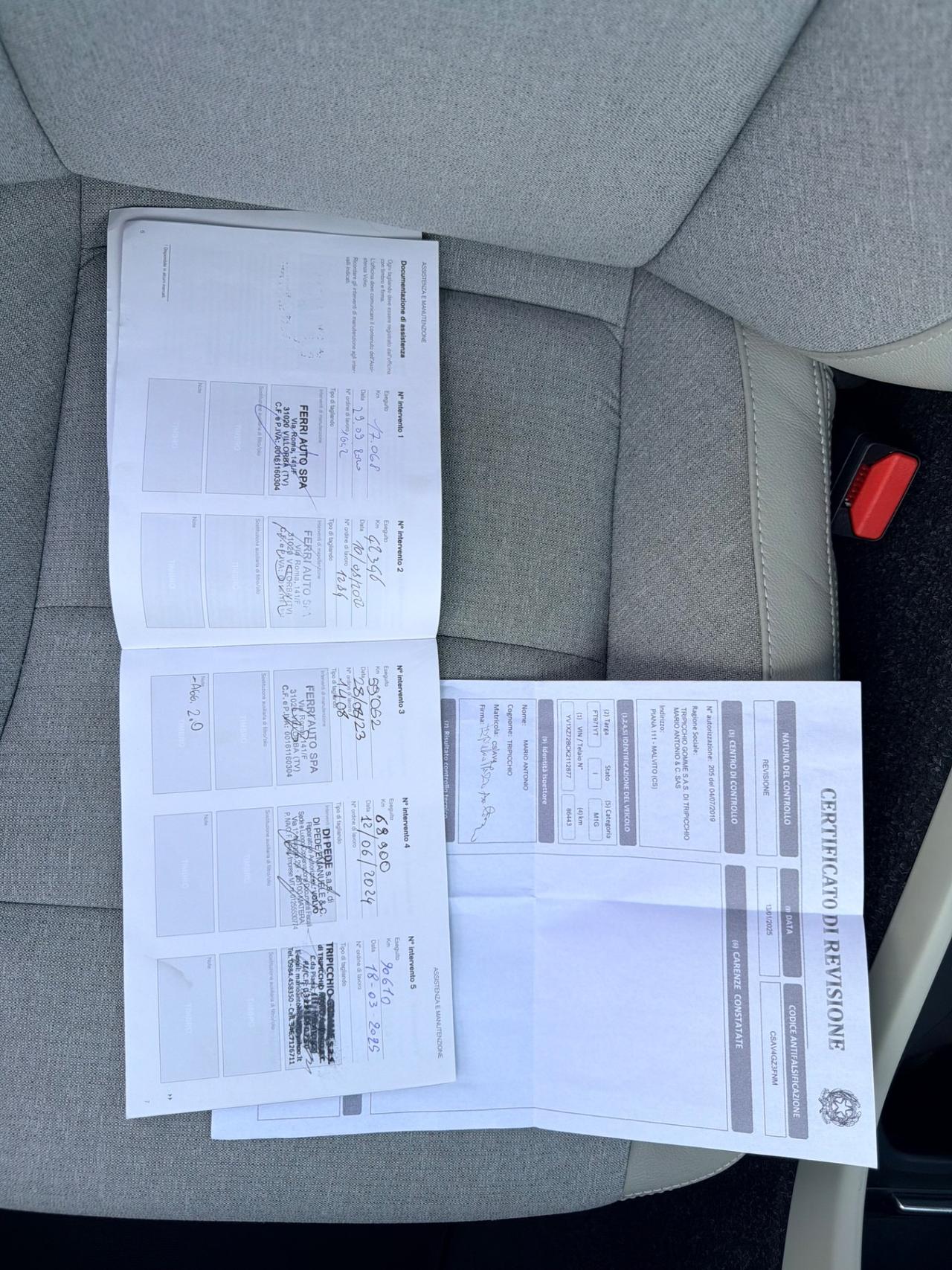 Volvo XC40 D3 AWD Geartronic Momentum in garanzia