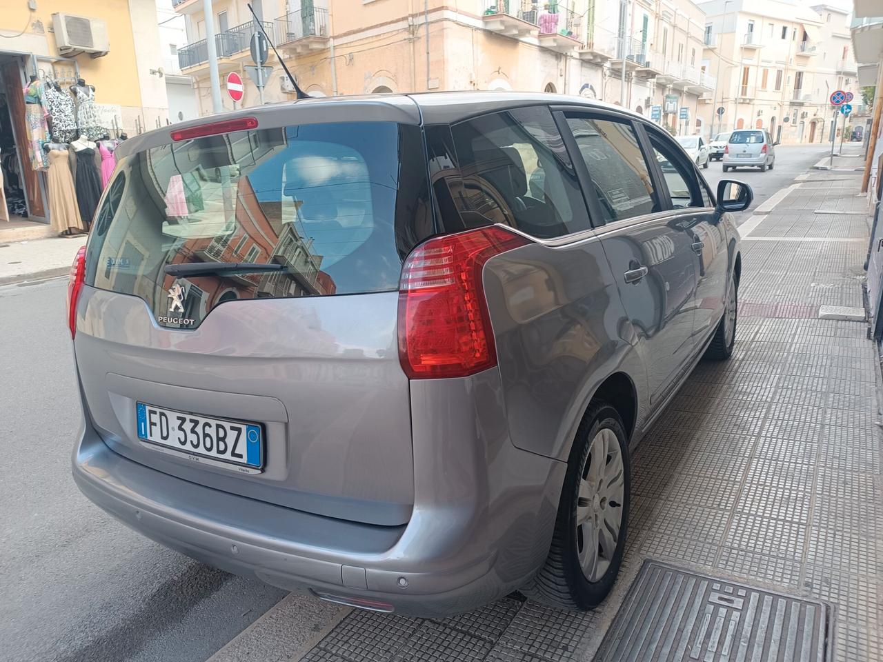 Peugeot 5008 BlueHDi 120 CV 88 KW 7 POSTI