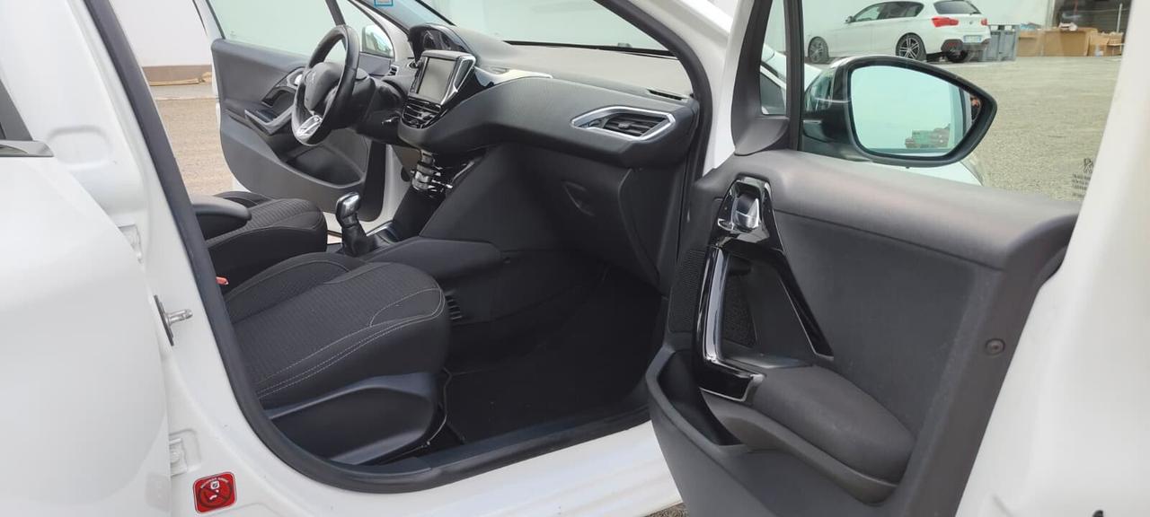 Peugeot 208 1.4 HDi 68 CV 5 porte Allure