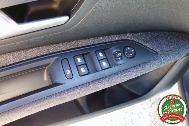 PEUGEOT 3008 BlueHDi 130 S&S EAT8 Business