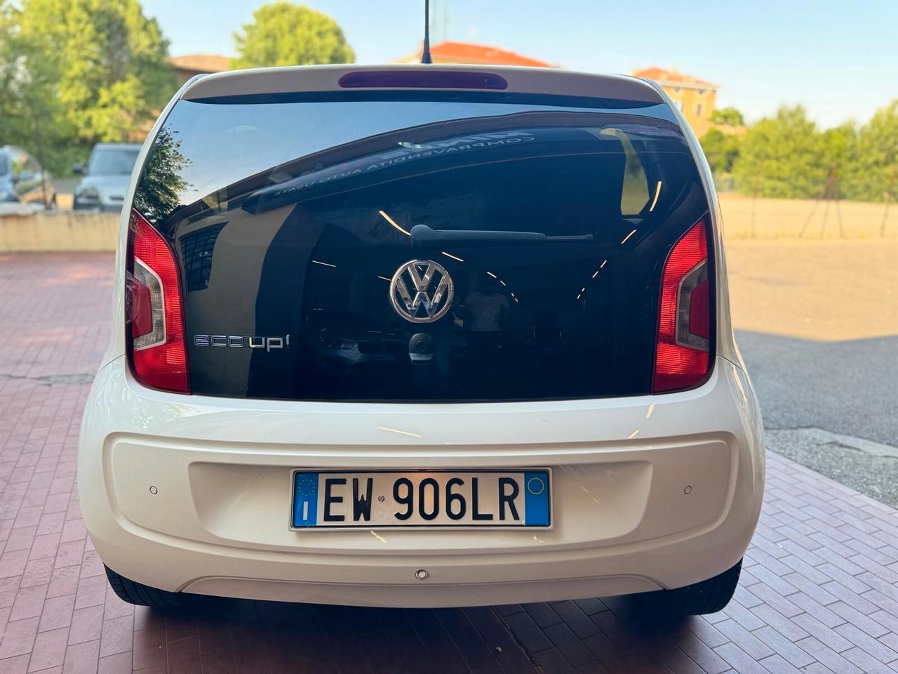 Volkswagen up! 1.0 2014 Benz/Metano 5p. 127.000 KM