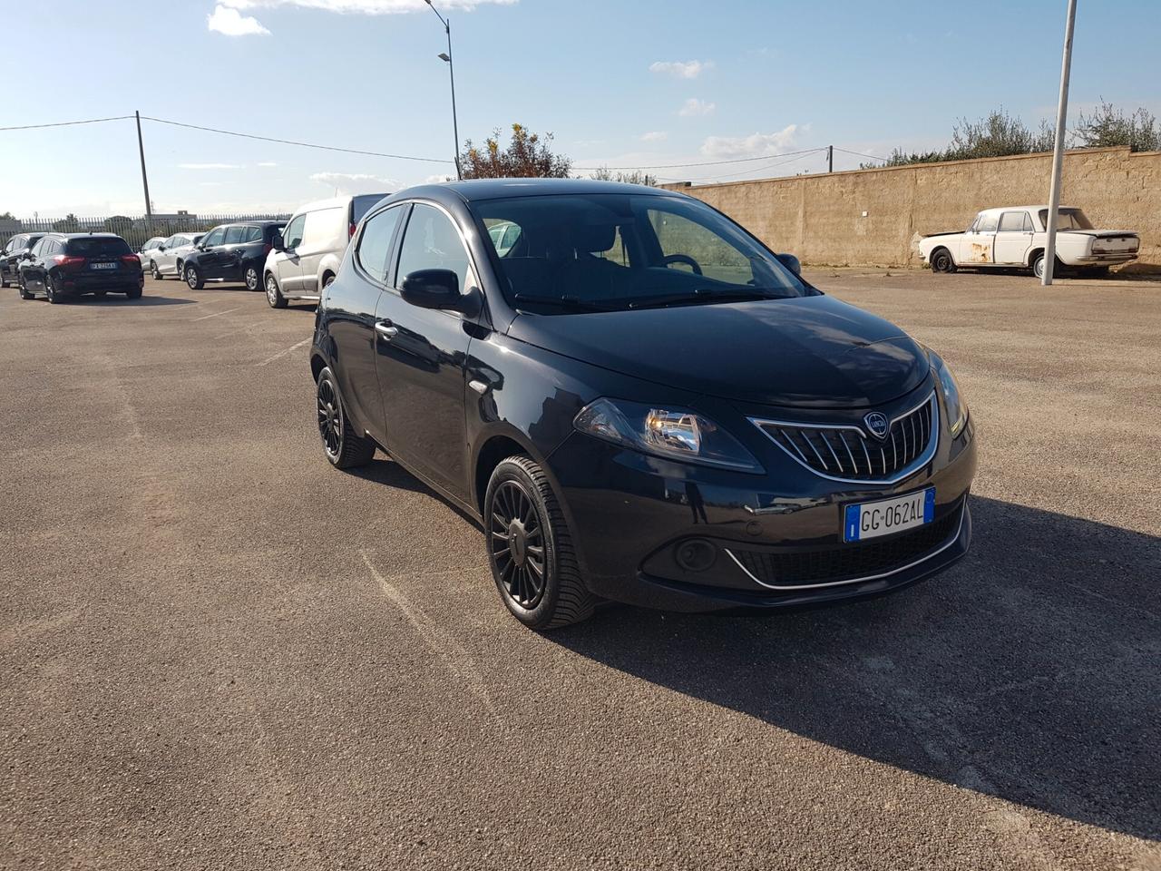 Lancia Ypsilon 1.0 FireFly 5/P Hybrid Ecochic Silver