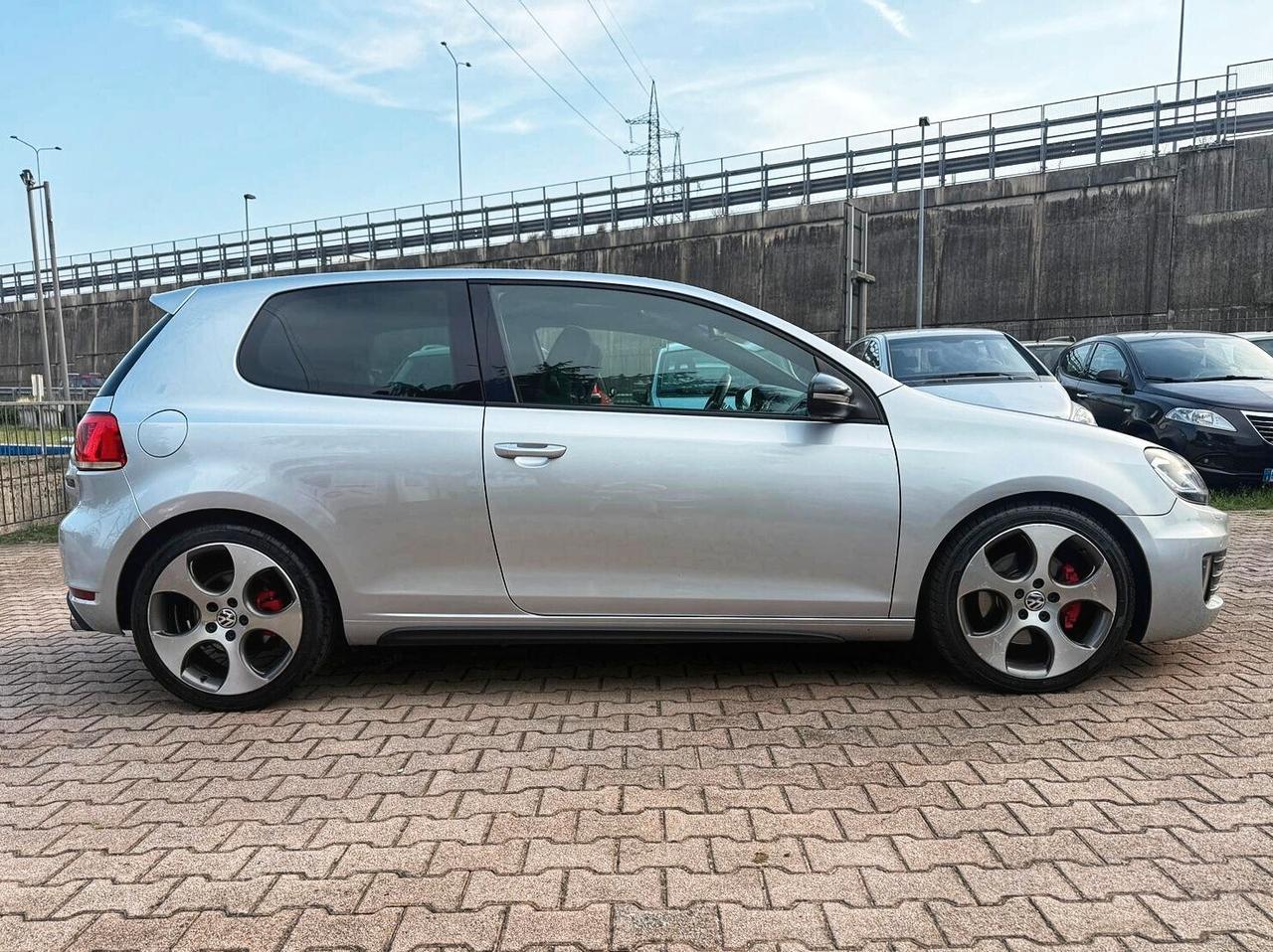 Volkswagen Golf GTI 2.0 TSI DSG 3p.