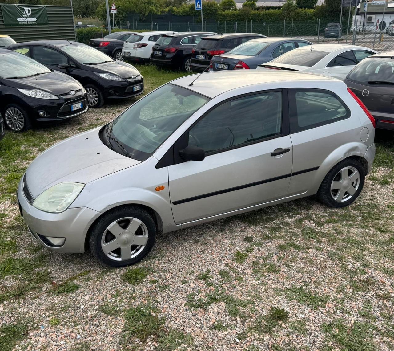 Ford Fiesta 1.2 16V 3p. Ghia Neopatentati