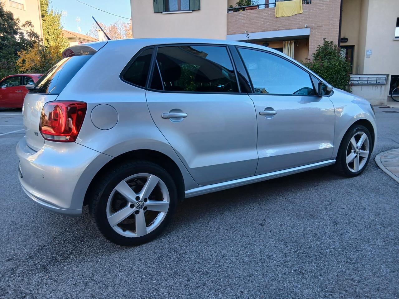 Volkswagen Polo 1.4 5 porte Highline neopatentati tua a e 185 mese
