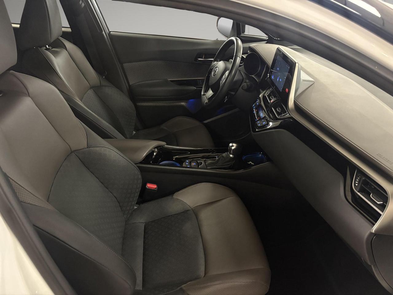 Toyota C-HR 2.0h Lounge e-cvt