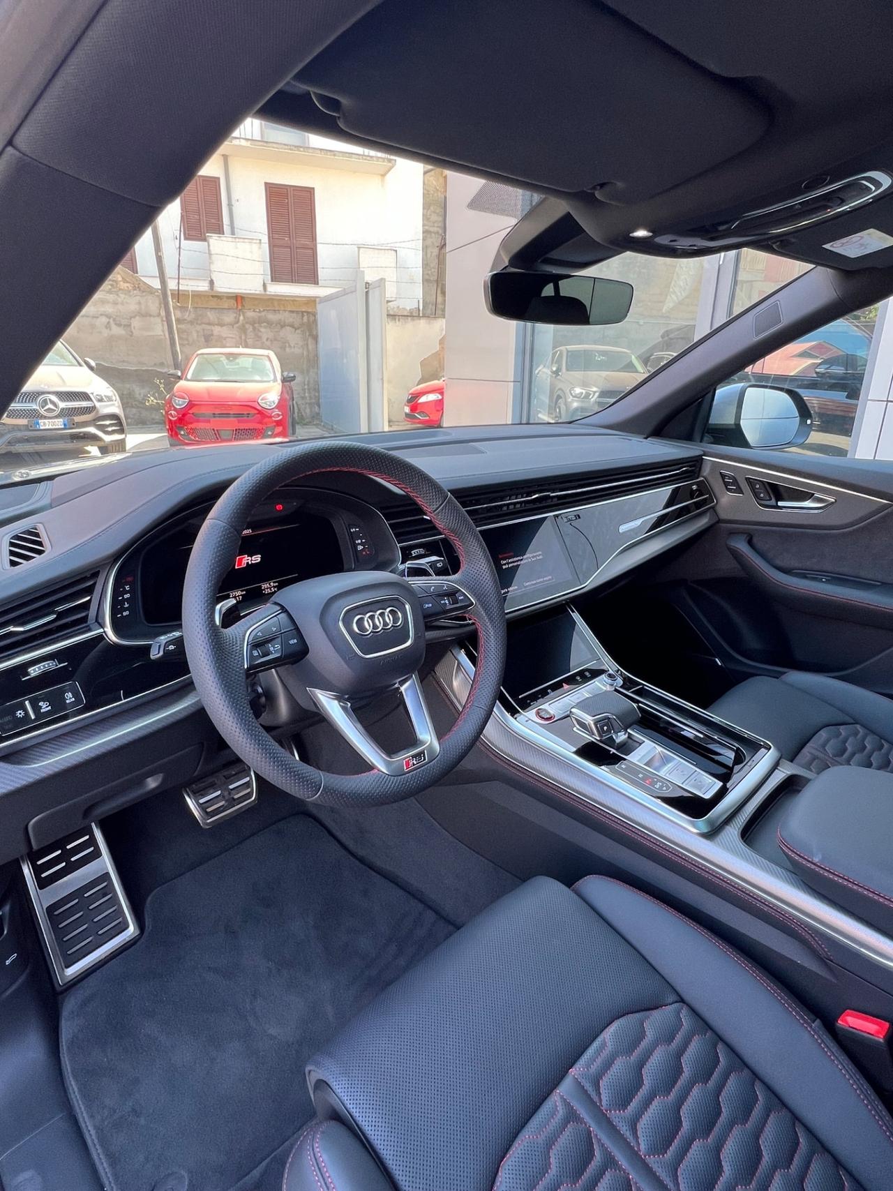 Audi RS Q8 performance possibilità noleggio no scoring