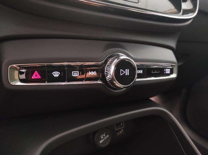 VOLVO XC40 (2017-->) - XC40 B4 AWD AUTOMATICO MOMENTUM