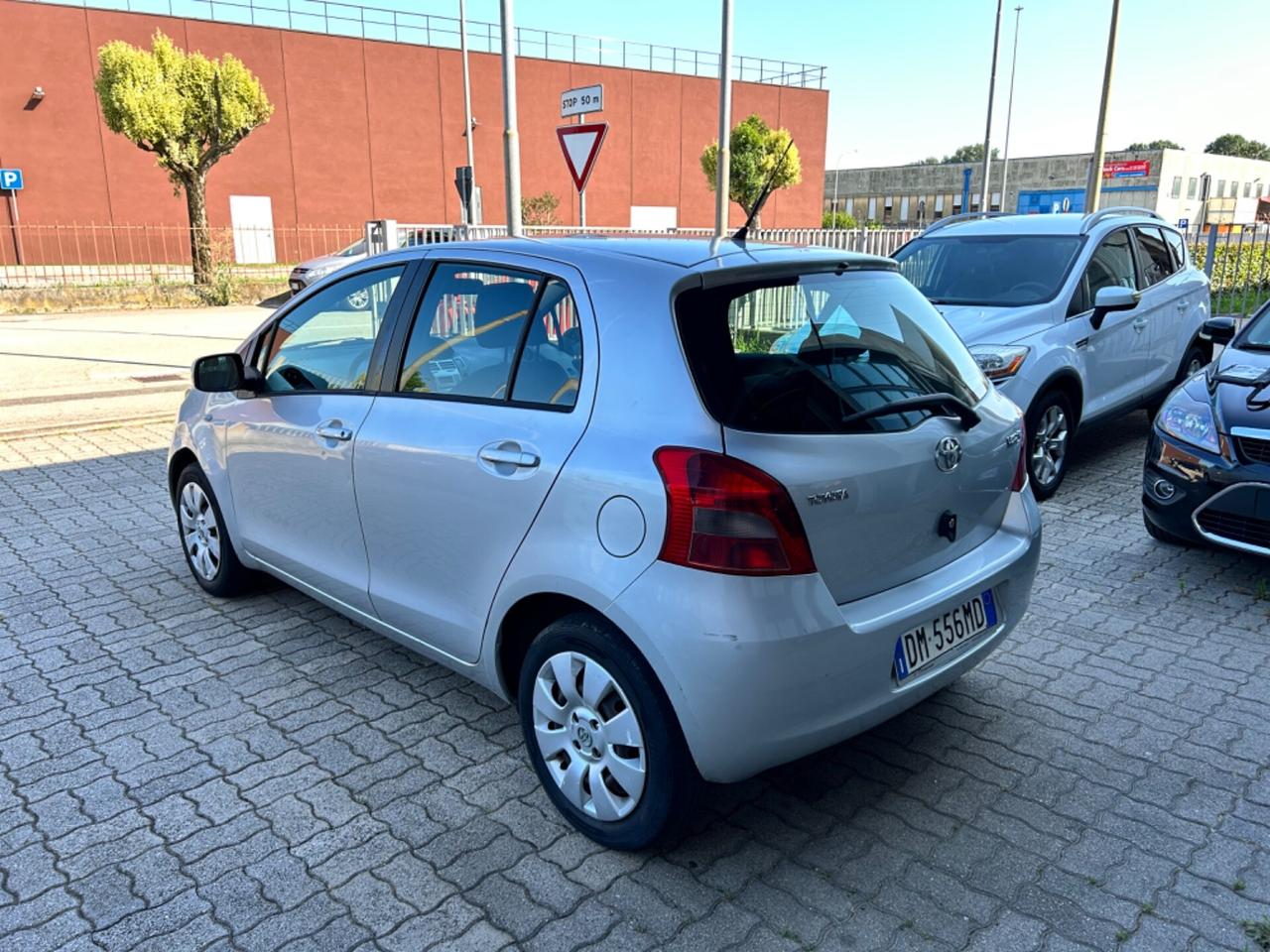 Toyota Yaris 1.0 5 porte neopatentati