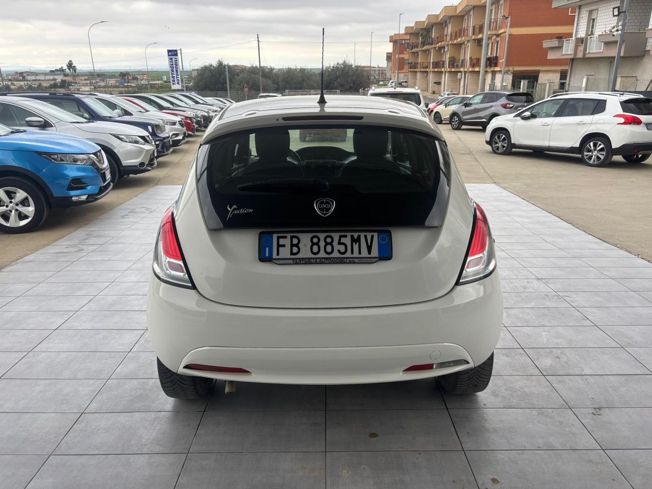 Lancia Ypsilon 1.2 69 CV 5 porte Silver