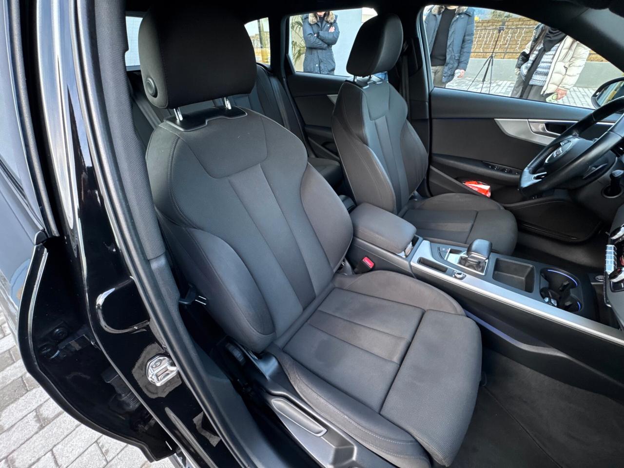 Audi A4 Avant 35 TDI/163 CV S tronic line edition UNI PRO