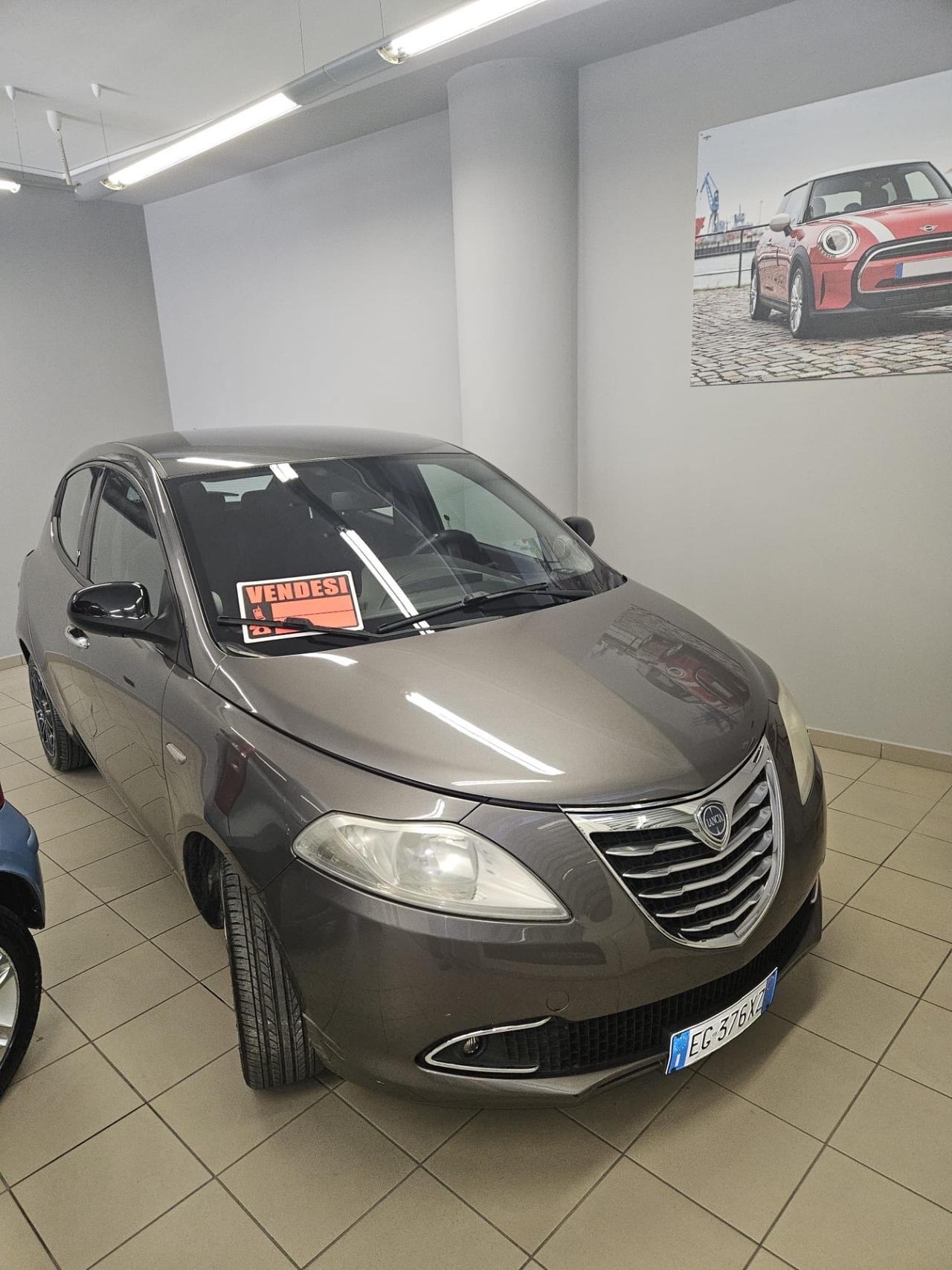 Lancia Ypsilon 1.2 69 CV Unyca