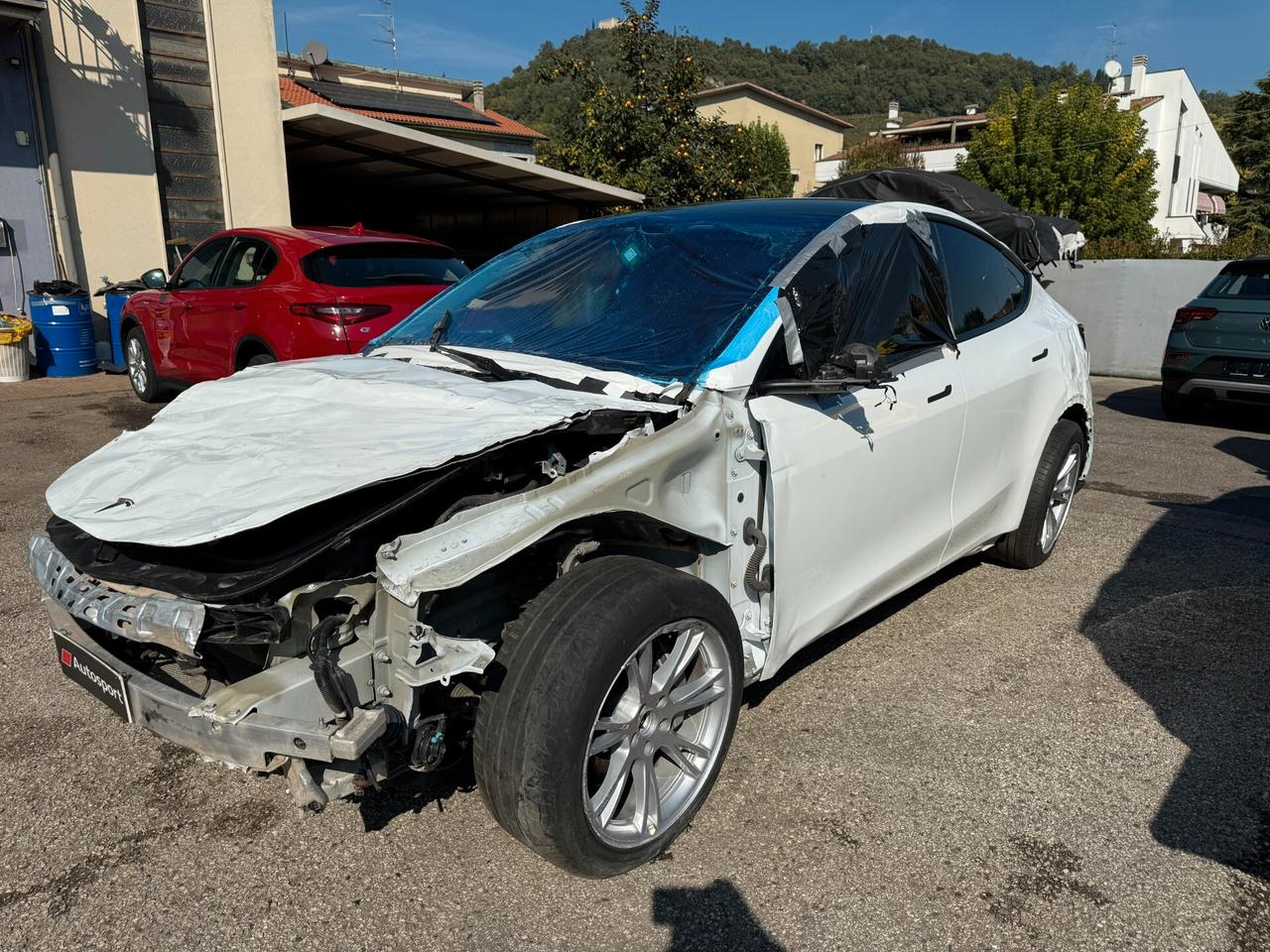 Tesla Model Y Long Range Dual motor ! incidentata