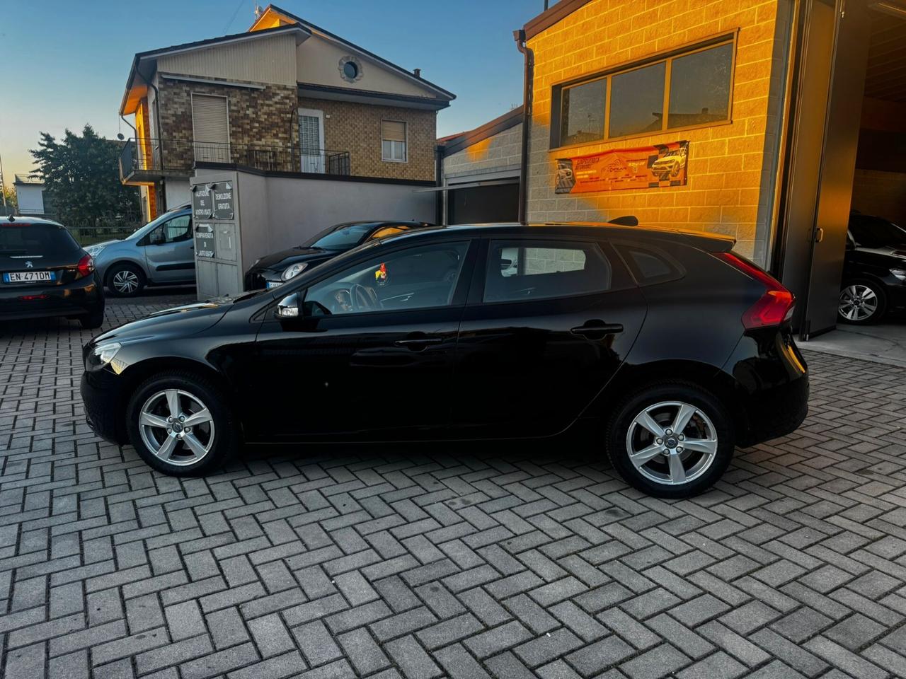 Volvo V40 D2 R-design Momentum