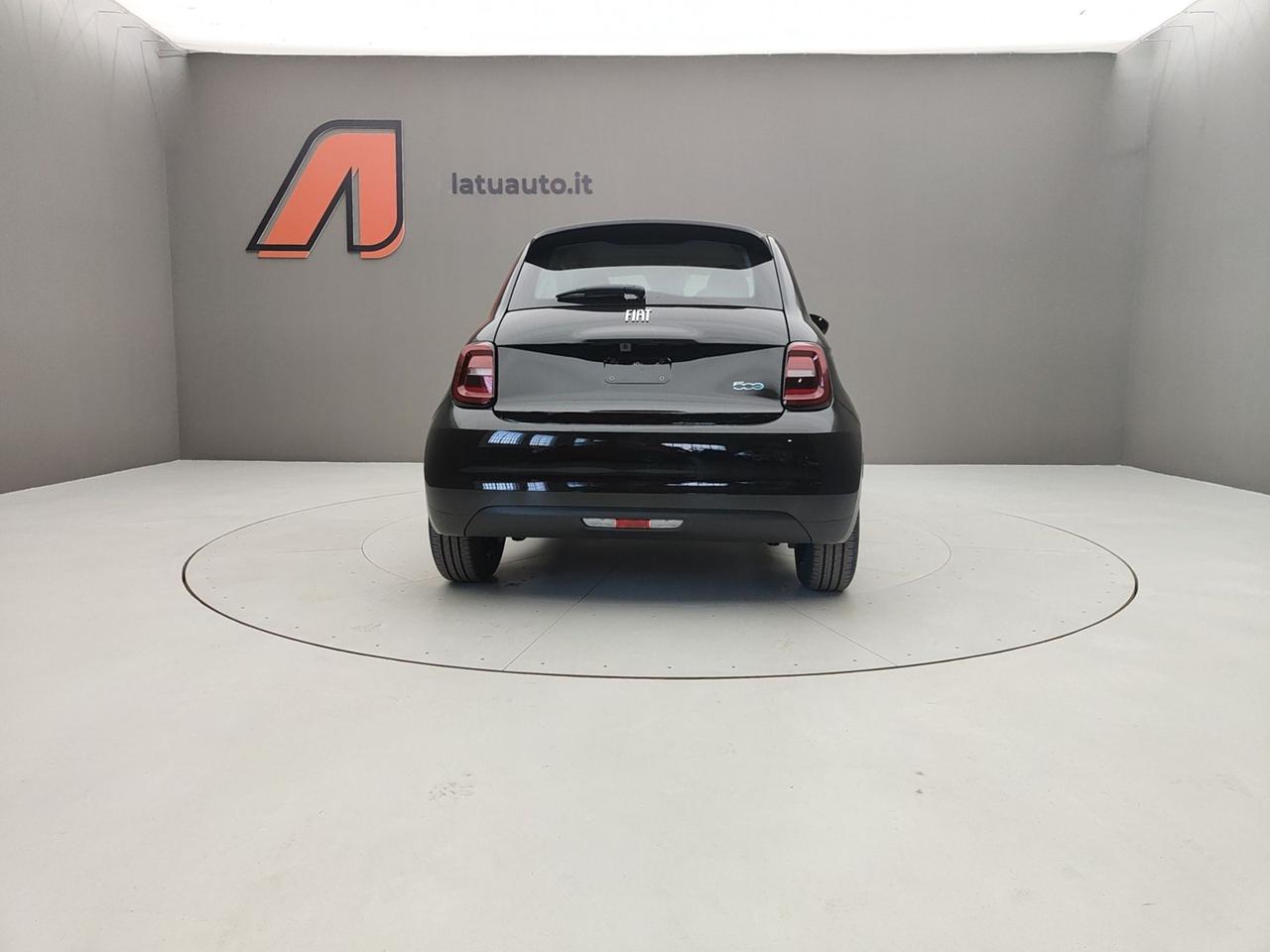 FIAT 500e 500E 95CV 23,65KW RED