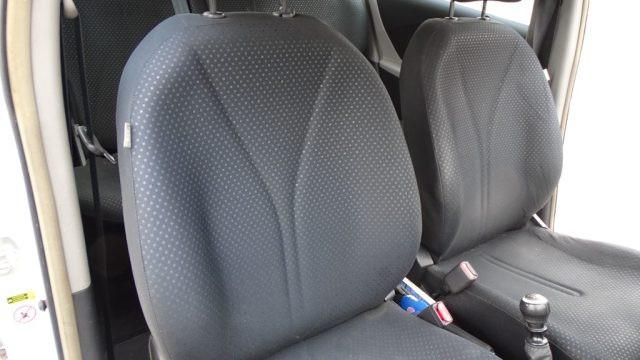 TOYOTA Yaris 1.300 100 cv, 5 porte, versione "Sol", Garanzia..