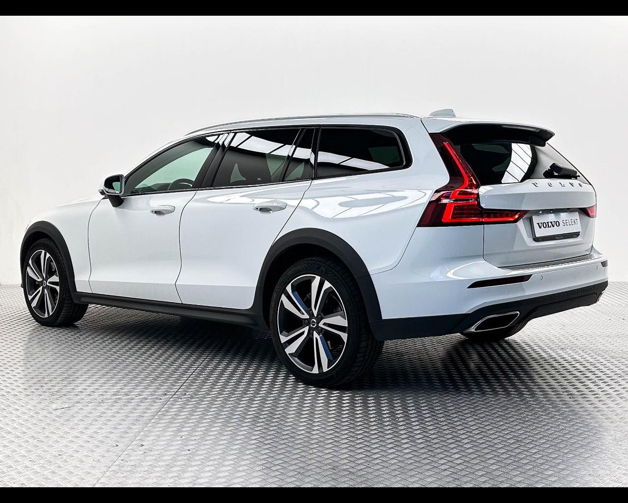 VOLVO V60 Cross Country B4 (d) AWD automatico