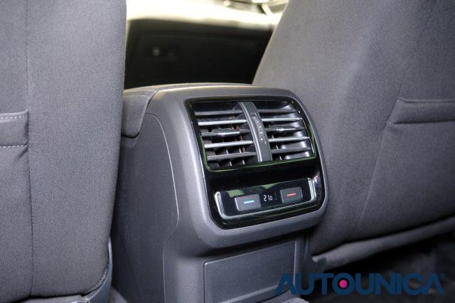 VOLKSWAGEN Passat Variant 1.6 TDI SCR DSG R-LINE BMT