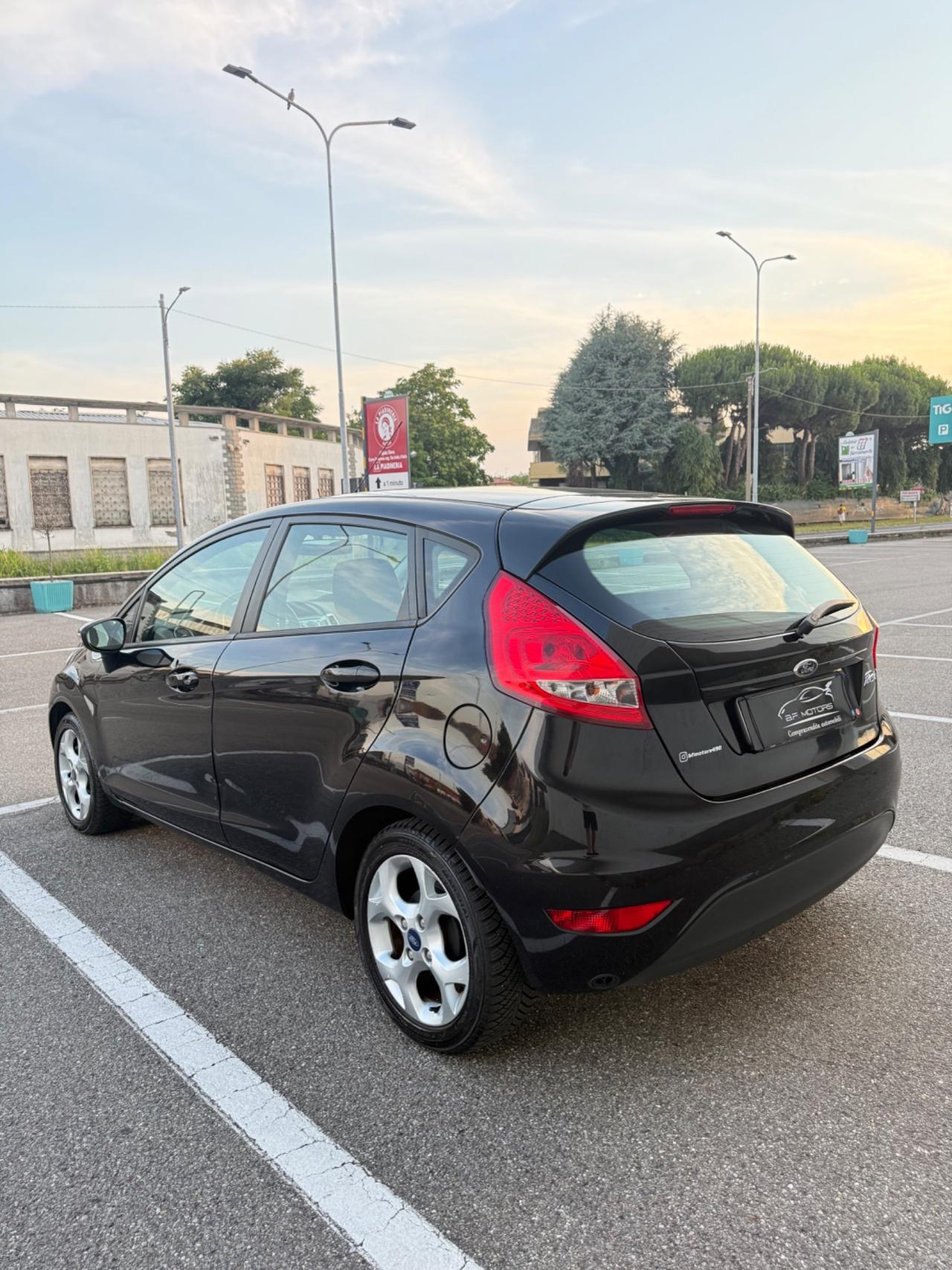 Ford Fiesta 1.4 16V 5p. Bz.- GPL Titanium Bs.